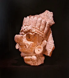 Hoofddeel van een grote urn, Oaxaca